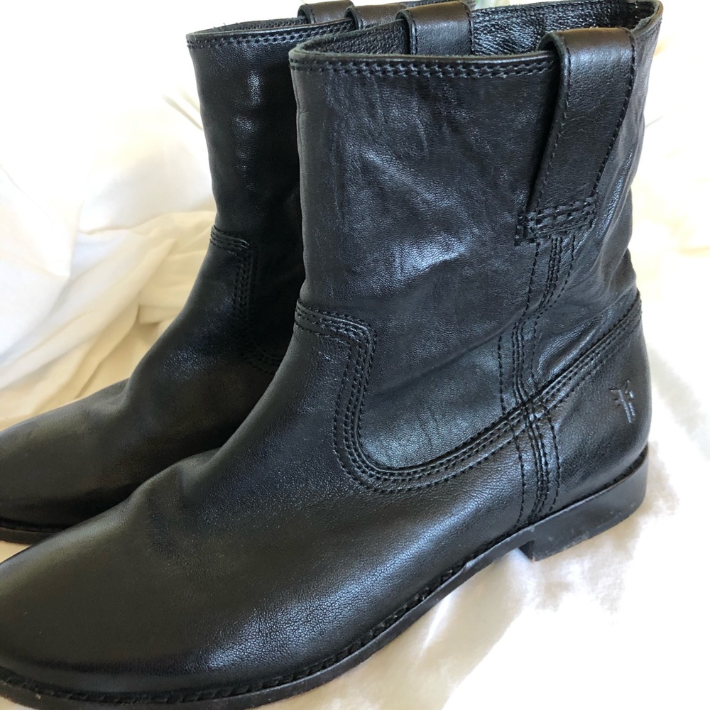 Frye Anna short black boots